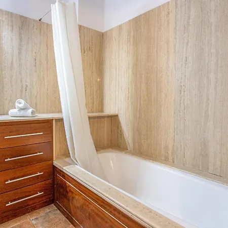 Awesome In With Private Swimming Pool, Be Inside Or Outside Holiday home