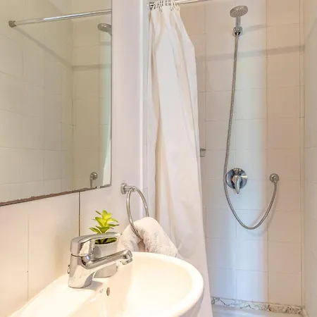 Awesome In With Private Swimming Pool, Be Inside Or Outside *